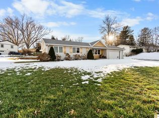 10457 Wright Cir, Omaha, NE 68124