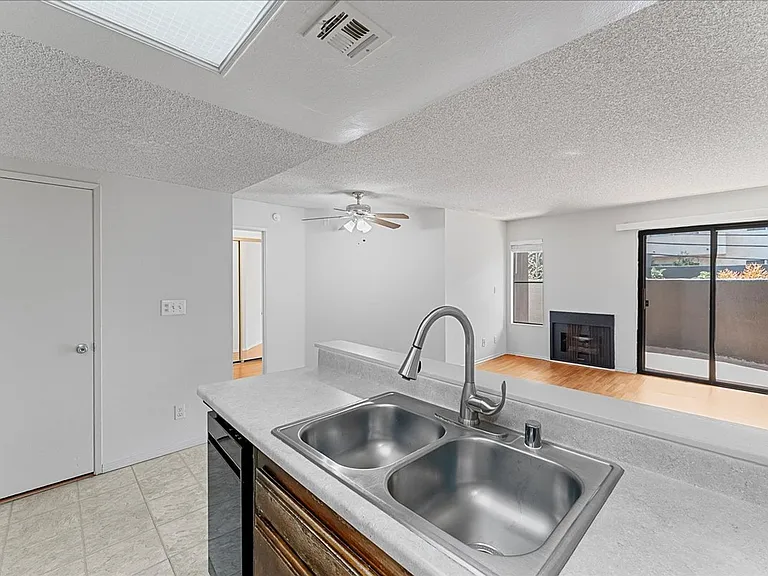 2433 Barry Ave #107 — Photo 7