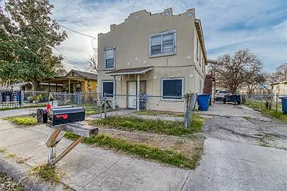 351 W Cortez Ave — Photo 1