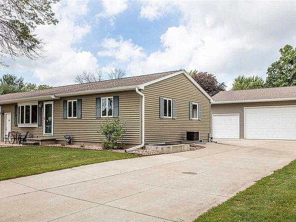 2nd image of 1309 Minnehaha Ln