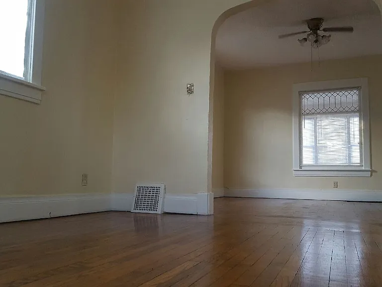 620 Allen St — Photo 9