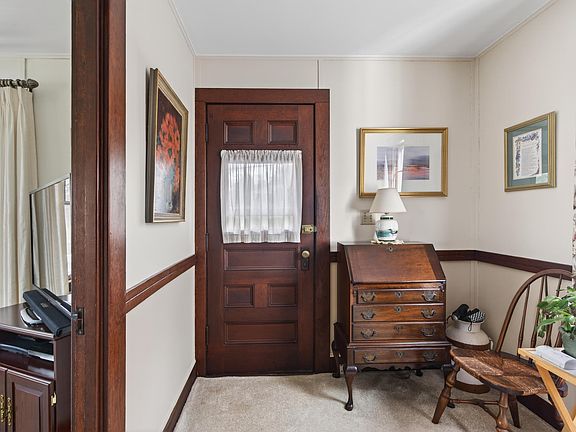5th image of 17 Seabury Road