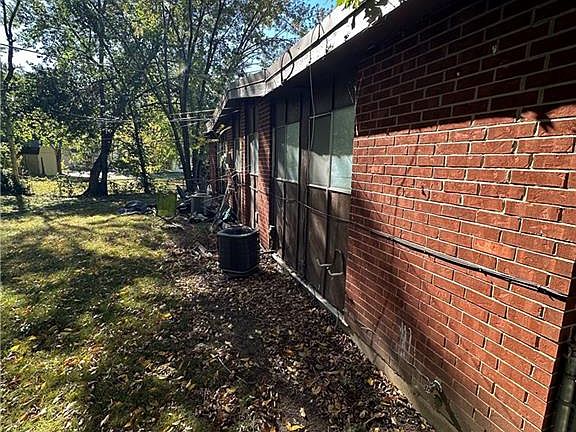 3rd image of 8439-8441 Kessler St