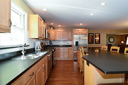 4th image of 730 Hillview Ave