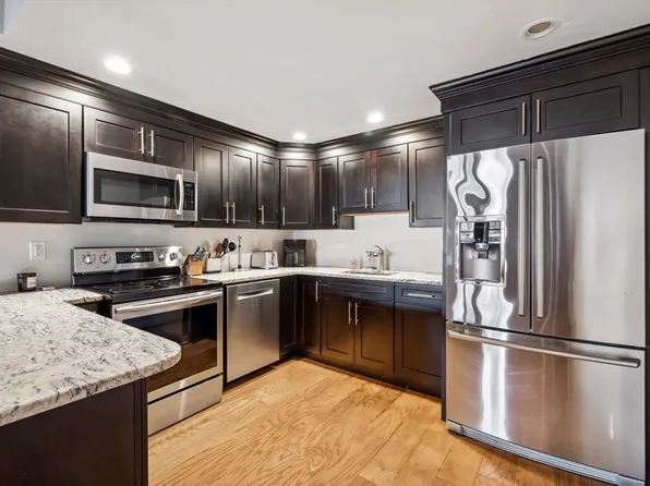 57 Fulton St APT 4, Boston, MA 02109