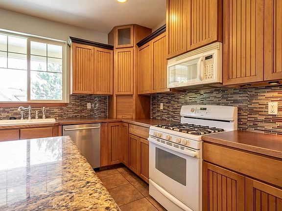 5th image of 3707 Desert Plateau Dr