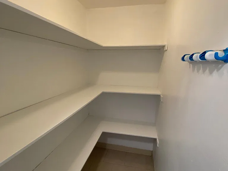 652 S Shore Ct — Photo 8