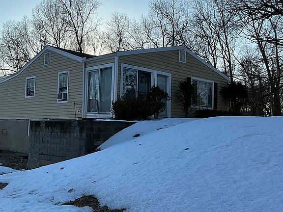 4th image of 251 Fuller Rd