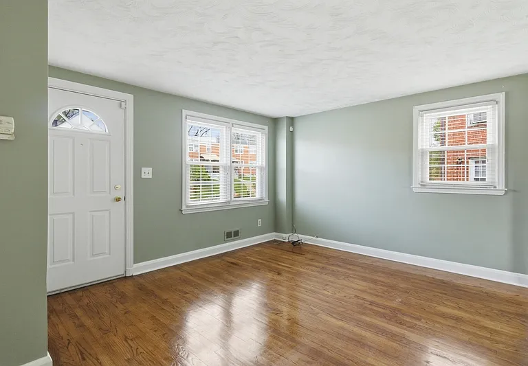 627 Lucia Ave — Photo 9
