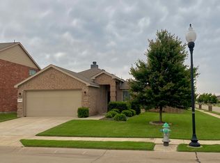 8800 Deadwood Ln, Aubrey, TX 76227