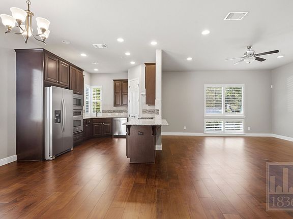 4th image of 2016 Simond Ave APT D