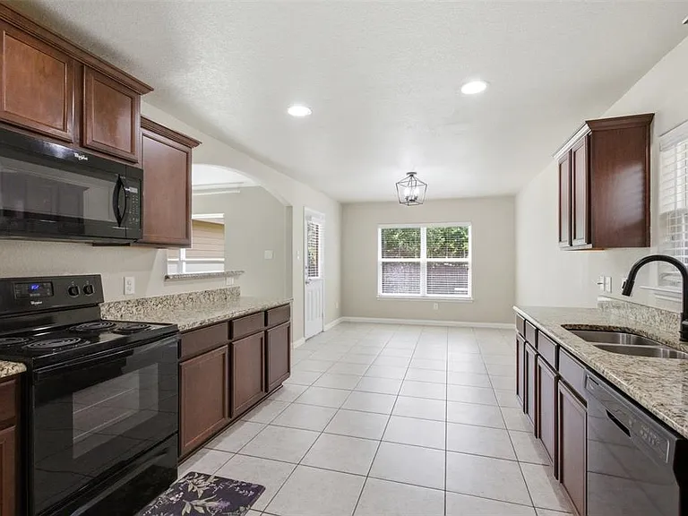 230 Silverleaf Dr — Photo 10