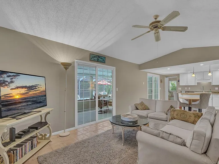 1045 Clipper Rd — Photo 6