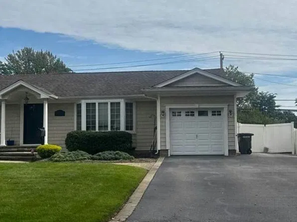 7 Ramsey Rd, Commack, NY 11725