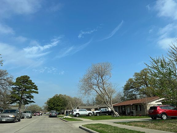 5th image of 1107 Pebblebrook Dr