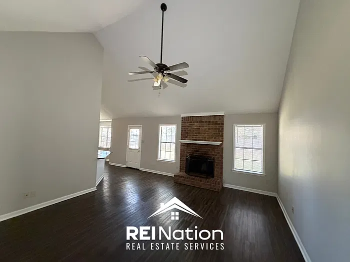 4 bed, 2.0 bath, 1794 sqft, $2,145 — Photo 3