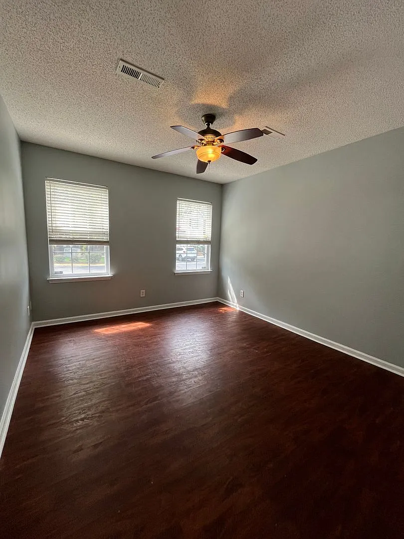 3 Bedroom Townhome in Liberty Hall — Photo 3