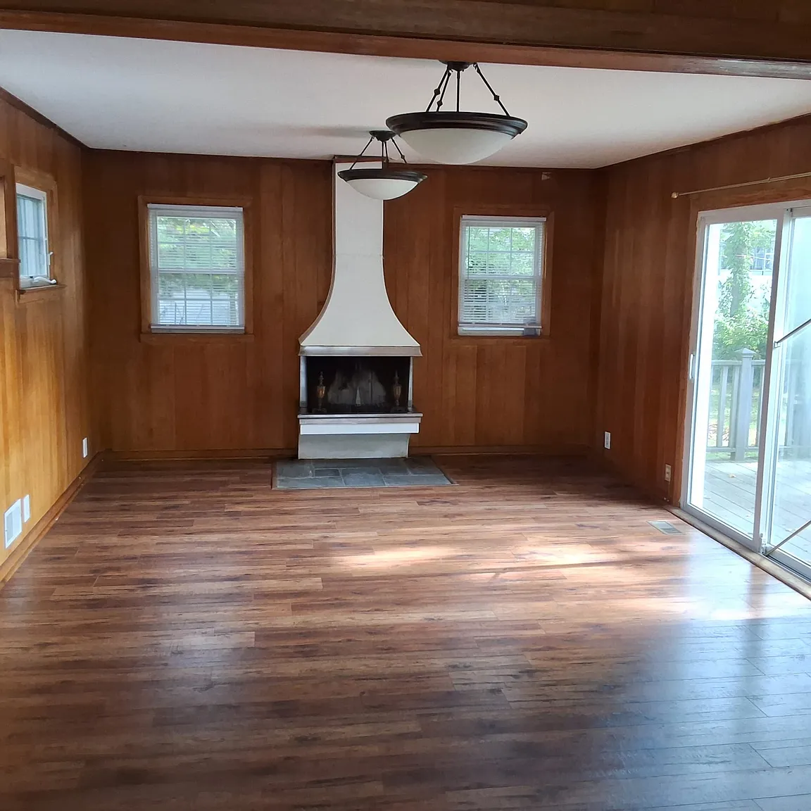 565 Trinity Pl photo 1