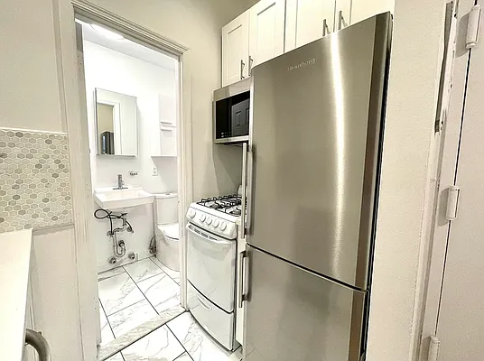 Rented by J PRESTON AND ASSOCIATES INC | media 9