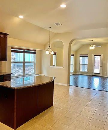 3rd image of 1221 Realoaks Dr