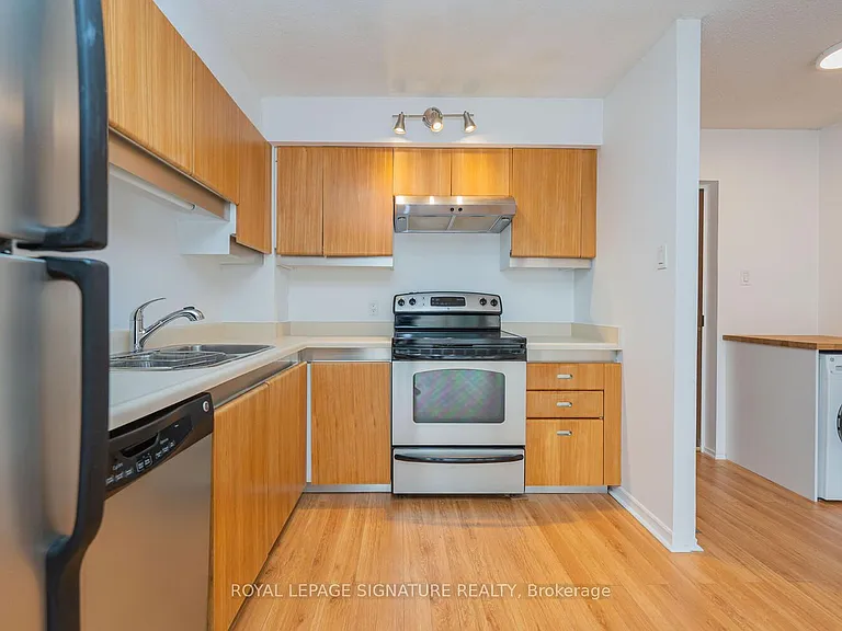 65 Harbour Sq #2109 — Photo 11