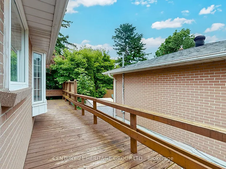1 Dunsinane Dr — Photo 34
