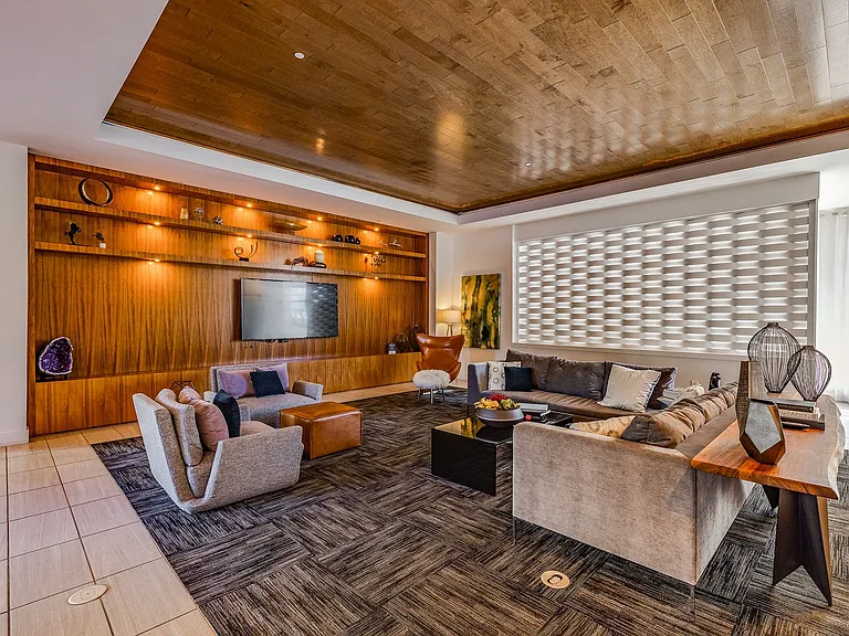 Nine12 Gateway Apartments — Photo 4