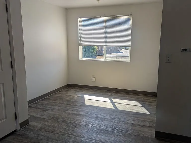 668 NE Johnson St — Photo 2