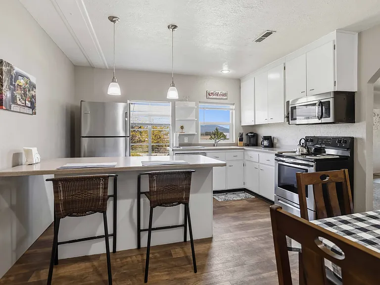 2625 W South Slope Rd — Photo 6