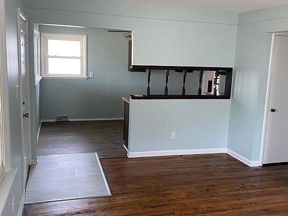 3rd image of 22458 Hillock Ave