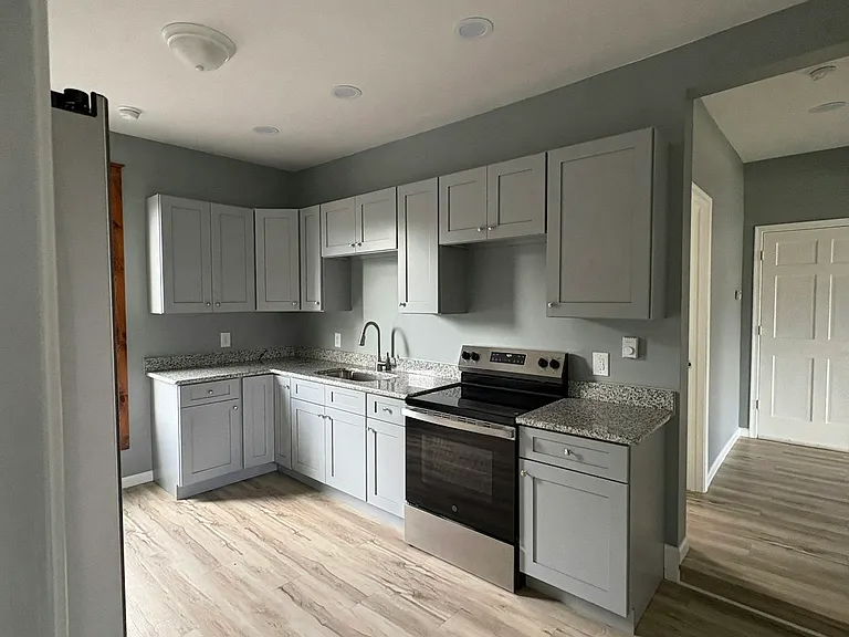 615 George St — Photo 45