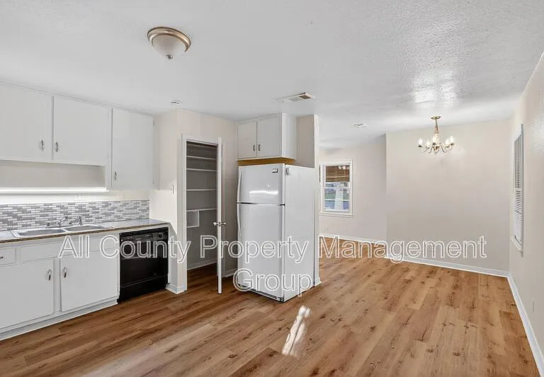 4709 Mayfair St — Photo 7