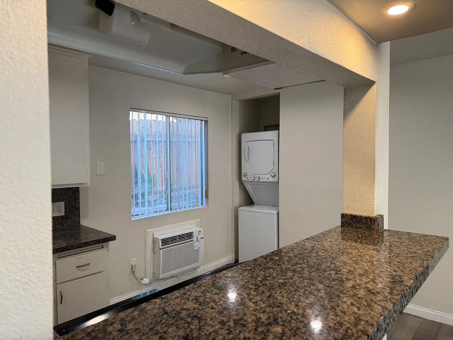 2 bed, 900 sqft, $2,125 — Photo 2