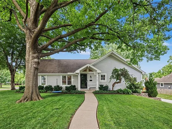 9159 Kessler St, Overland Park, KS 66212