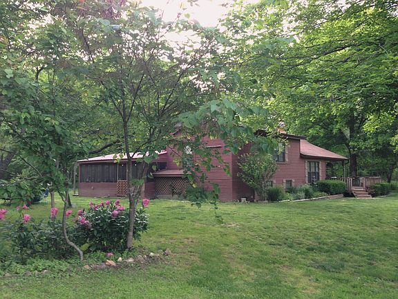 Side view w/screened-in room