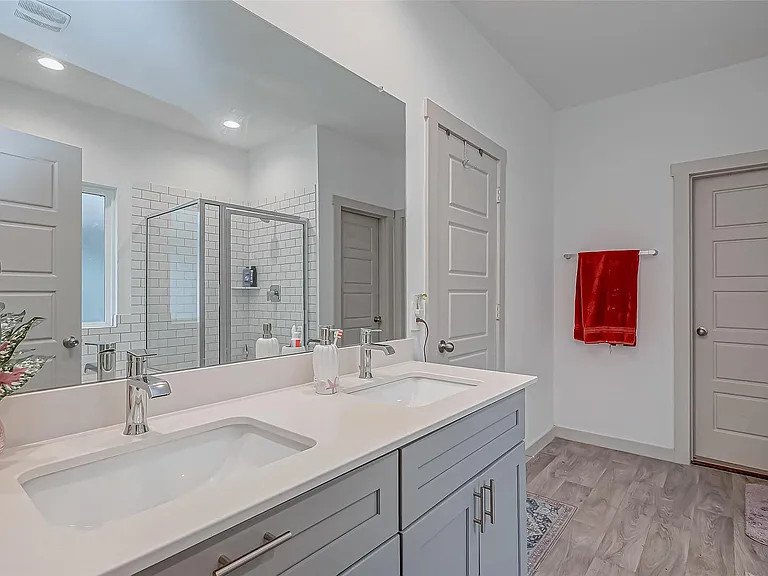 6850 Amber Cliff Ln — Photo 41