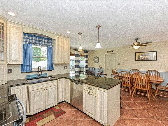 4th image of 37 Millbrook Dr