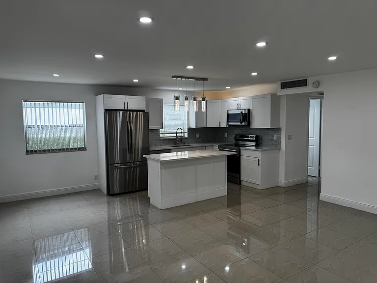 153 Monaco Way #D — Photo 5