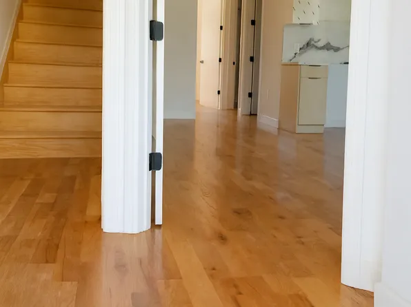 225-06 Mentone Avenue image 2 of 23