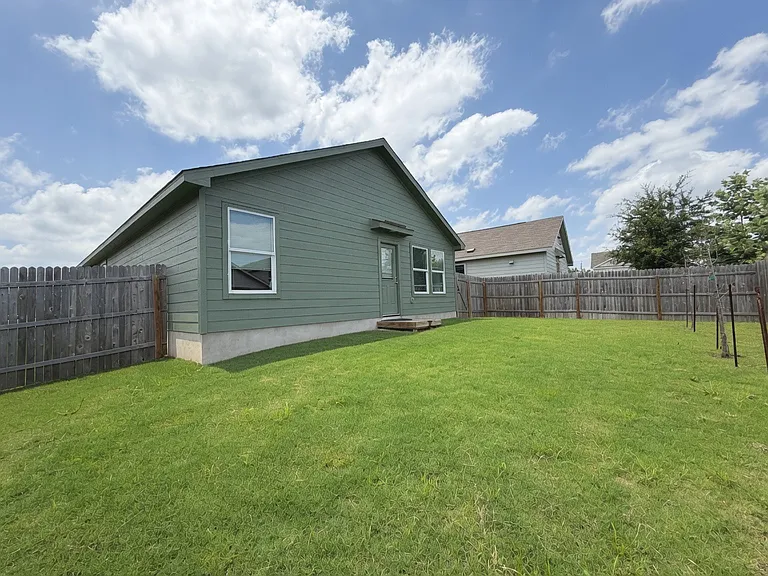 5410 Daphne Path — Photo 13
