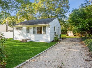 36 Hampton Rd, Hampton Bays, NY 11946