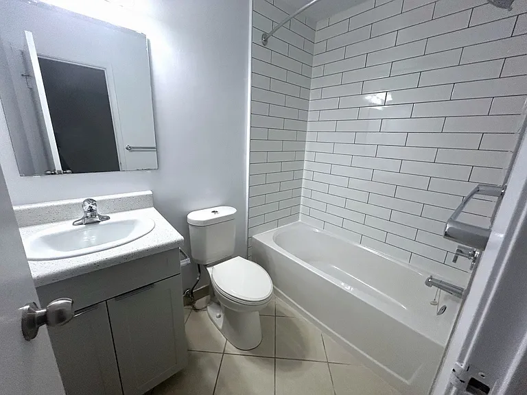 1260 Marlborough Ct — Photo 10