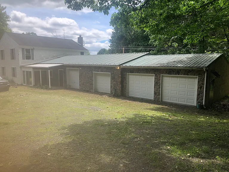1059 Carter Rd — Photo 3