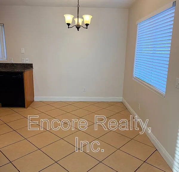 1377-1379 Monserate Ave #1379 MONSERATE AVE — Photo 5
