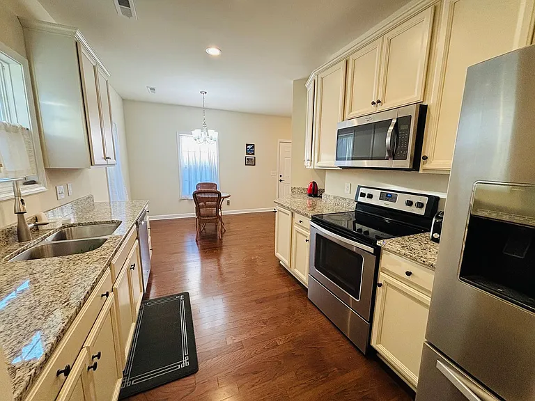 305 Phoenix Blvd NW — Photo 11