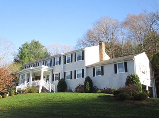 105 Pheasant Ln, Fairfield, CT 06824