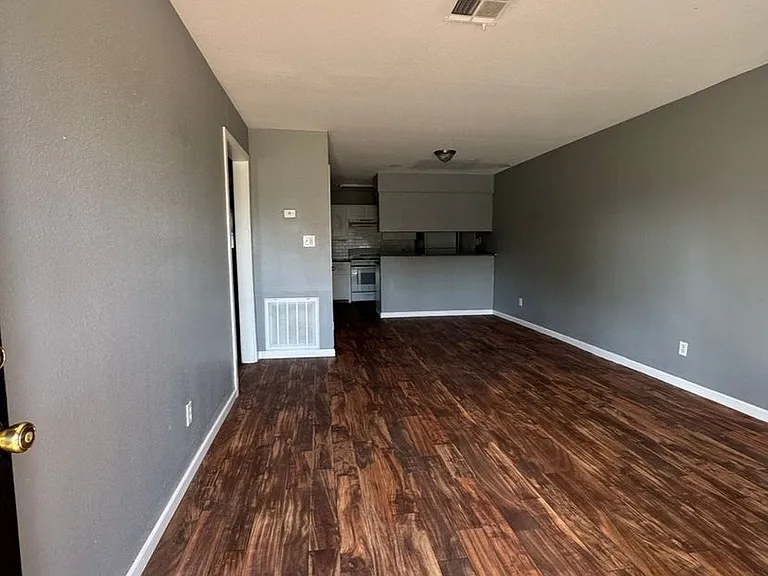 526 Wilkes St #5 — Photo 10