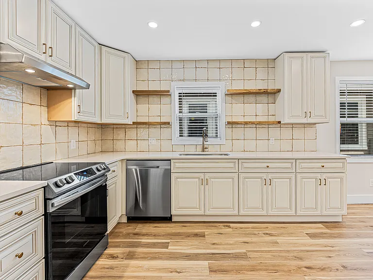 42 Forsythe St — Photo 8