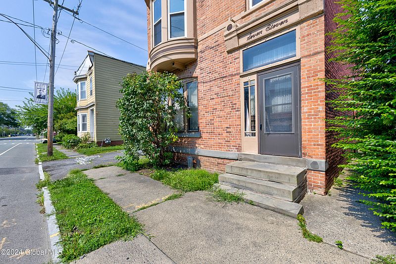 3rd image of 711 3rd Avenue
