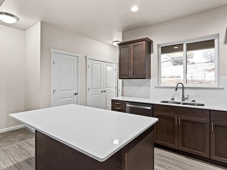 6716 W Washington Ave — Photo 8